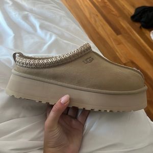 NWT UGG Tazz Platform Mustard Seed